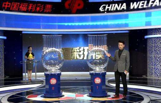 任素汐满脸不屑的看着章宇，章宇则埋头看书，两人之间的关系也渐渐浮出水面，让人不禁想一探究竟，结合目前已发布的特辑片段来看三人的关系也成为了观众期待的一大看点